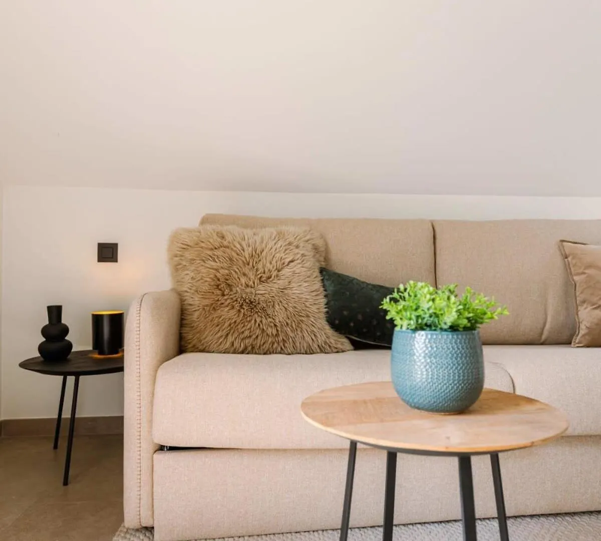Huswell - Nadia - Family Room At Ranch 